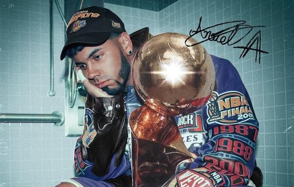 Anuel AA presentó su nuevo álbum “Las Leyendas Nunca Mueren”