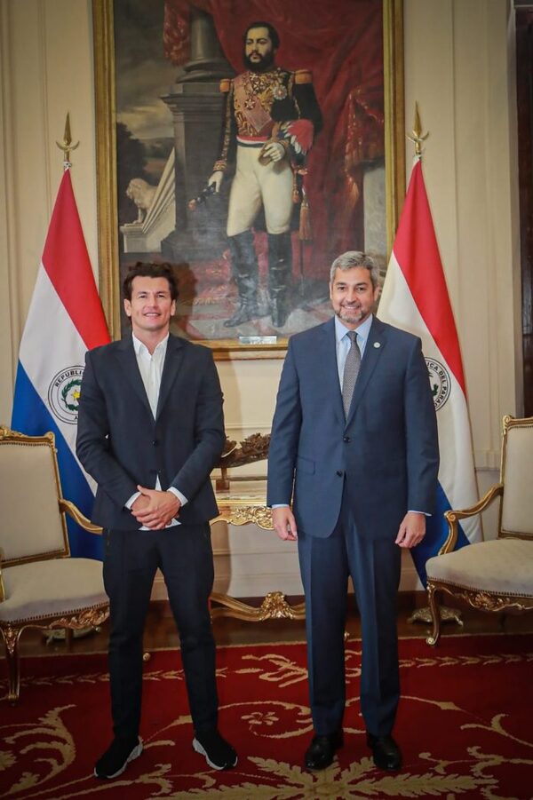 Visita de Nelson Haedo al presidente para invitarlo a su partido de despedida
