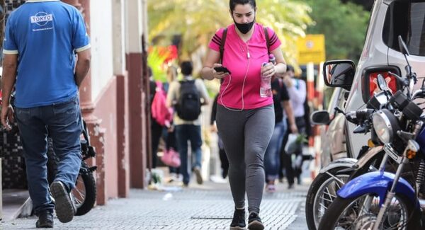 Confianza del consumidor permanece en zona de optimismo por quinto mes consecutivo