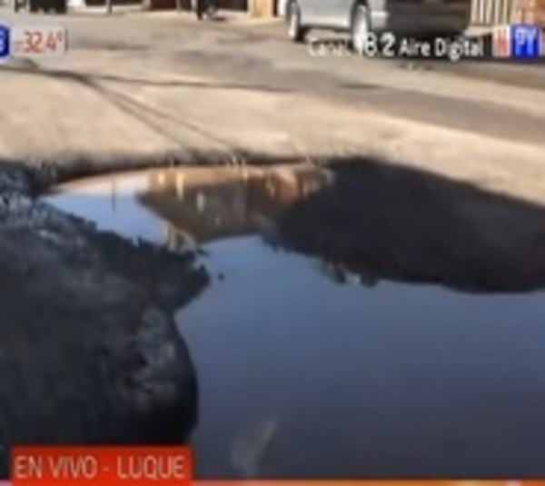 Baches gigantes en la avenida Nanawa tiene cansados a vecinos de Luque - Paraguay.com