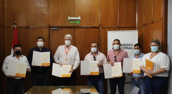 Intendentes y el MOPC firman convenio para la realización de obras en el Amambay