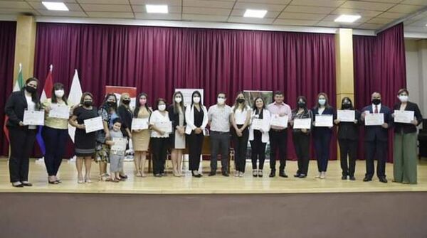 SINAFOCAL entregó certificados y credenciales a 18 Instructores de Itapúa - ADN Digital