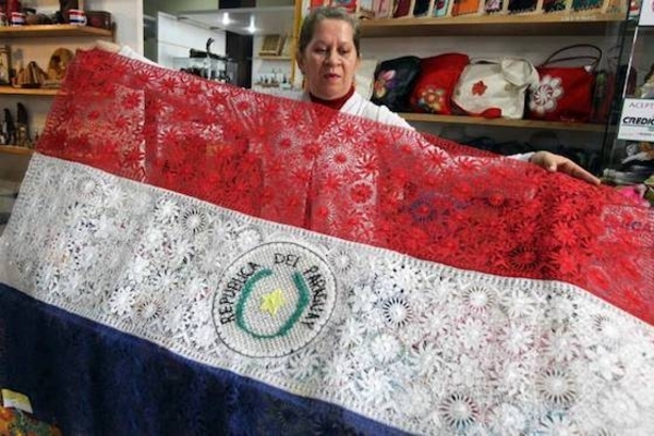 Diario HOY | Ejecutivo exhorta al uso del Ao Po`i en la función pública