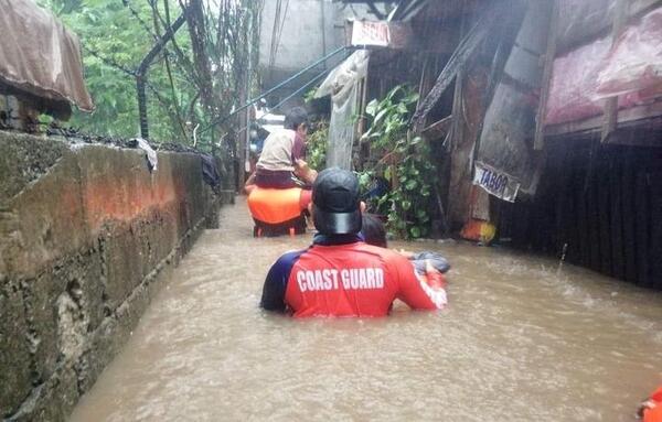 El potente tifón Rai toca Filipinas y evacuan a 45 mil personas