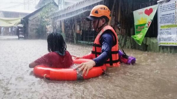 Evacuan a 45 mil personas en Filipinas, tras la llegada del poderoso tifón Rai