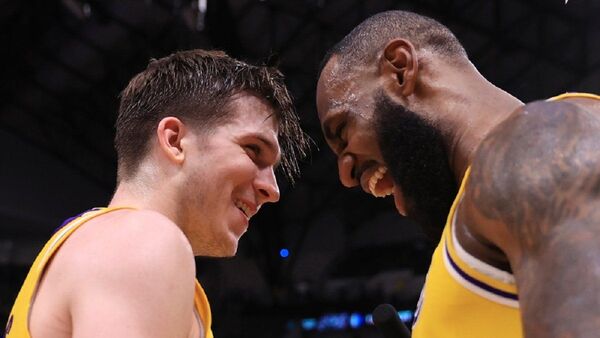 Los Lakers ganan en la prórroga