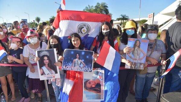Nadia Ferreira llega a Paraguay tras su histórico logro en Miss Universo 2021