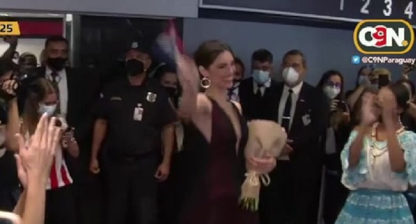 Llegó la Virreina, Nadia Ferreira esta en el país - C9N