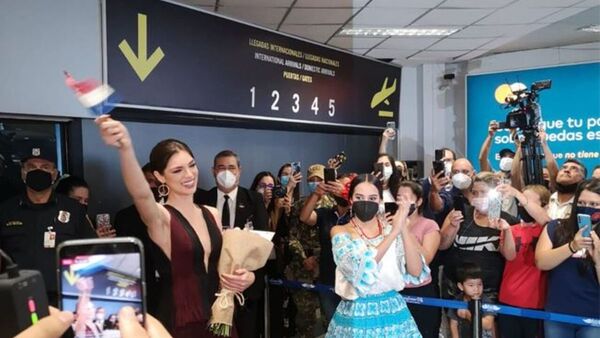 Llegó a Paraguay la Virreina Universal, Nadia Ferreira