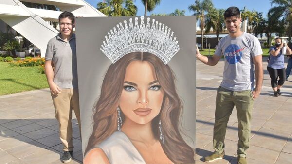 Artista regaló imponente cuadro a Nadia Ferreira tras su llegada al país