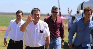 La Nación / Cartes y Peña compartieron con agricultores en Itapúa y visitaron empresa líder en producción agrícola