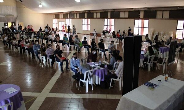 Más de 10 empresas ofrecieron vacancias en feria de empleo en Hernandarias