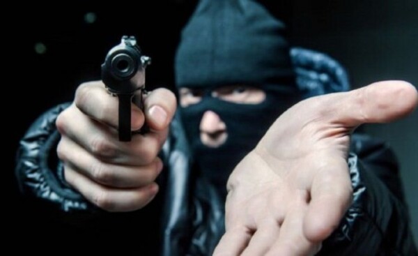 Roban 60.000 reales a pareja que pretendía comprar máquinas minadoras