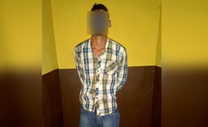 Mujer persigue a delincuente y logra que sea capturado