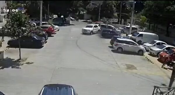 Perdió el control de su vehículo y chocó a cuatro autos en Lambaré - Nacionales - ABC Color
