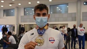 Medallista de oro dedica su premio a todos los que “la reman”: el desafío del remo paraguayo es la falta de infraestructura
