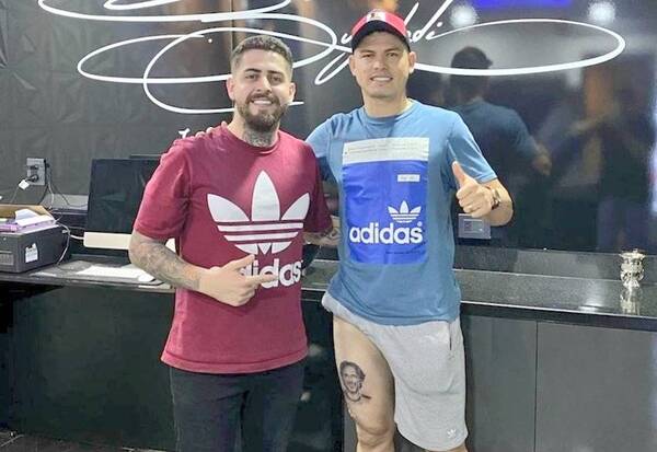 Crónica / SE TATUÓ LA CARA DE ROQUE