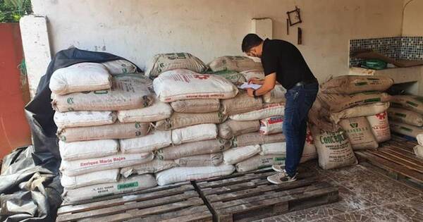 La Nación / Decomisan 280 bolsas de azúcar de contrabando