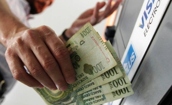 Diario HOY | IPS bancariza a jubilados que todavía cobran en efectivo