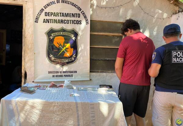 Hallan drogas en "doble fondo" de una muralla •
