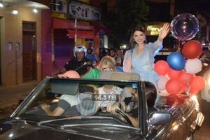 Nadia Ferreira es recibida con caravana en Villarrica