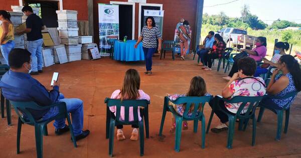 La Nación / Mujeres de Tavaí se fortalecen en la producción de miel a través de asistencia