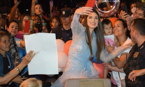 Nadia Ferreira fue recibida este jueves en medio de una caravana y números artísticos en Villarrica - OviedoPress