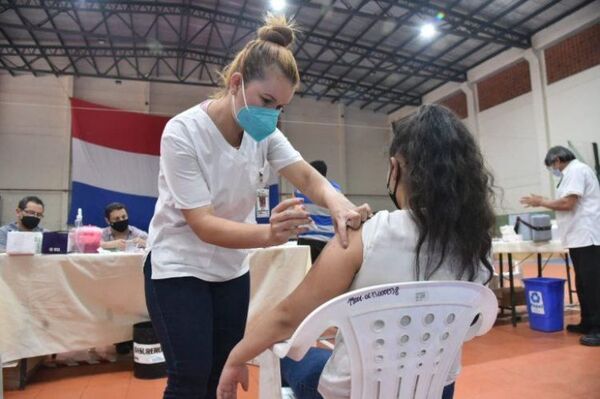 Salud habilita tercera dosis con cuatro meses de intervalo