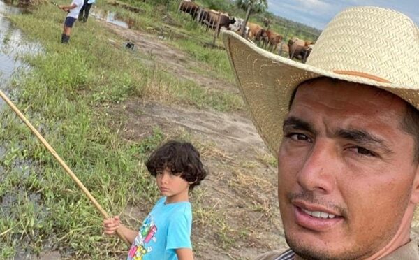 Las exóticas vacaciones de 'Tacuara' Cardozo en el chaco