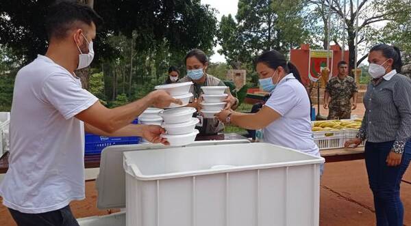 ITAIPU acompaña vacunación domiciliaria con alimentos para brigadas y apoyo logístico