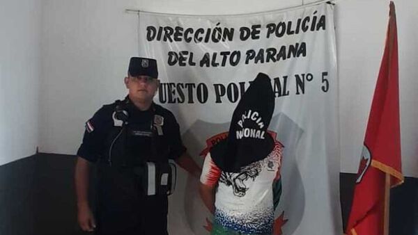 Fingió que fue apuñalado para abusar de su hermana