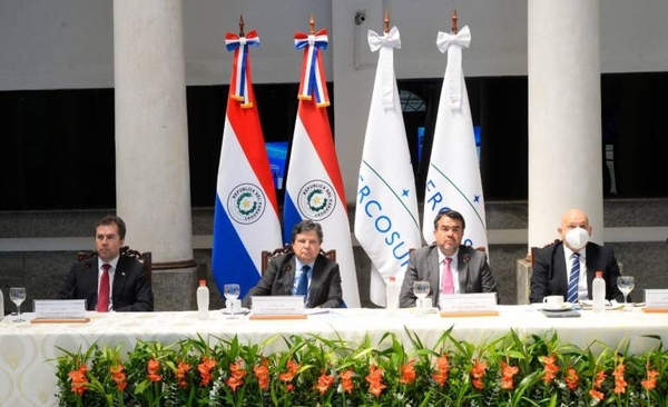 Diario HOY | Argentina, Brasil y Paraguay prometen una revisión arancelaria y Uruguay no firma