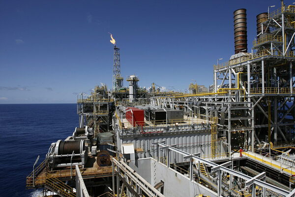 Brasil recauda cerca de 2.000 millones de dólares en la última subasta petrolera - MarketData