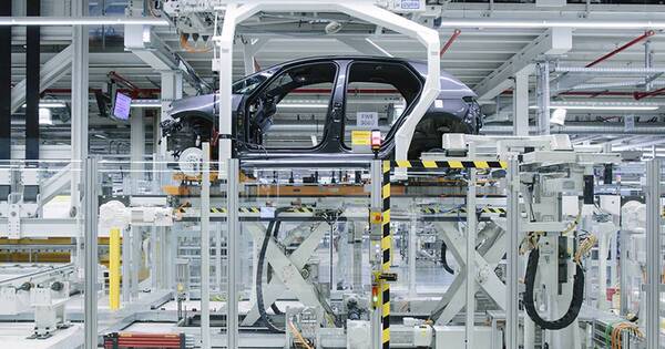 La Nación / Medio millón de empleos amenazados por producción de coches eléctricos