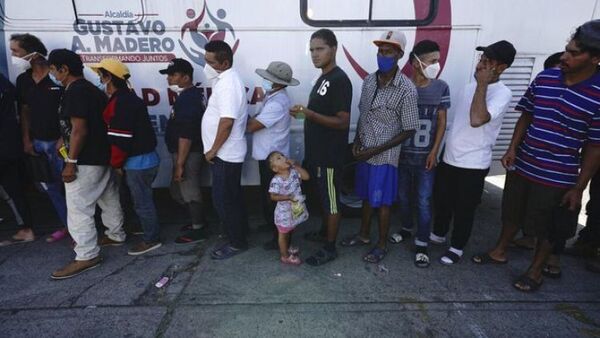 El Gobierno de México acordó analizar los casos individuales de la caravana migrante