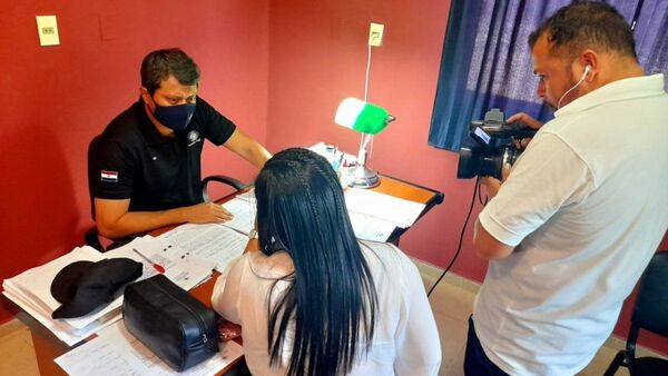 Ex funcionario municipal dispara contra comunicadores