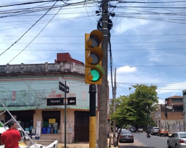 Semáforos amanecen sin cabezales a causa de inadaptados, denuncia Municipalidad