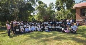 La Nación / Egresan 49 señoritas bachilleres de Ciencias Ambientales en Canindeyú