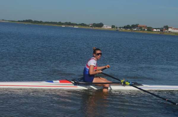 Alejandra Alonso gana su heat y se anota a la gran final del singles femenino en el Sudamericano de Remo