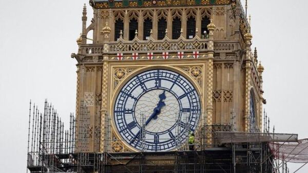 Big Ben vuelve a lucir su famoso reloj de carrillón después de meses cubierto para su restauración