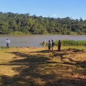Un adolescente desaparece en aguas del río Monday