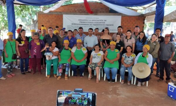 Exitosa primera feria de productores en Franco