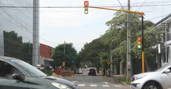 La Nación / Ola de inseguridad: delincuentes roban hasta los semáforos en Asunción