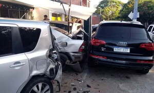 Conductor de lujosa camioneta mató a una mujer y luego se fugó - Noticiero Paraguay