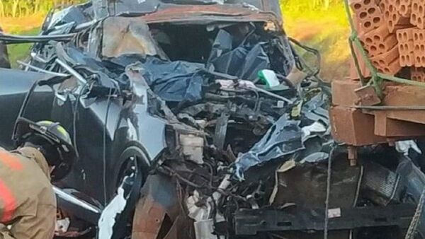 Pareja de comerciantes muere en un violento choque en Naranjito