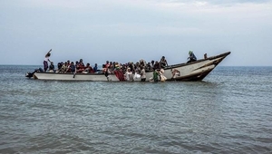 Diario HOY | Un niño de un año cruza el Mediterráneo solo junto a otros migrantes