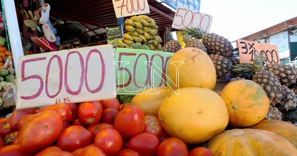 La Nación / Comerciantes del Abasto ofrecen variedad y descuentos en frutas para el clericó