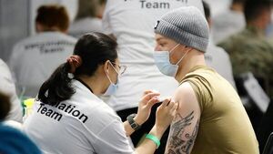 Las restricciones por Covid-19 crecen en el mundo y sube presión sobre no vacunados