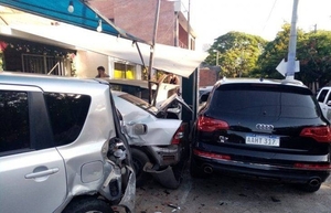 Diario HOY | Buscan a conductor de una camioneta que atropelló y mató a una mujer