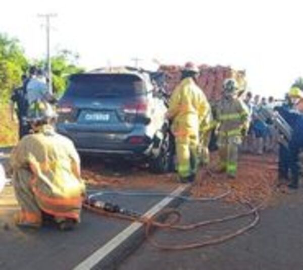 Aparatoso accidente deja una pareja fallecida en Itapúa - Paraguay.com